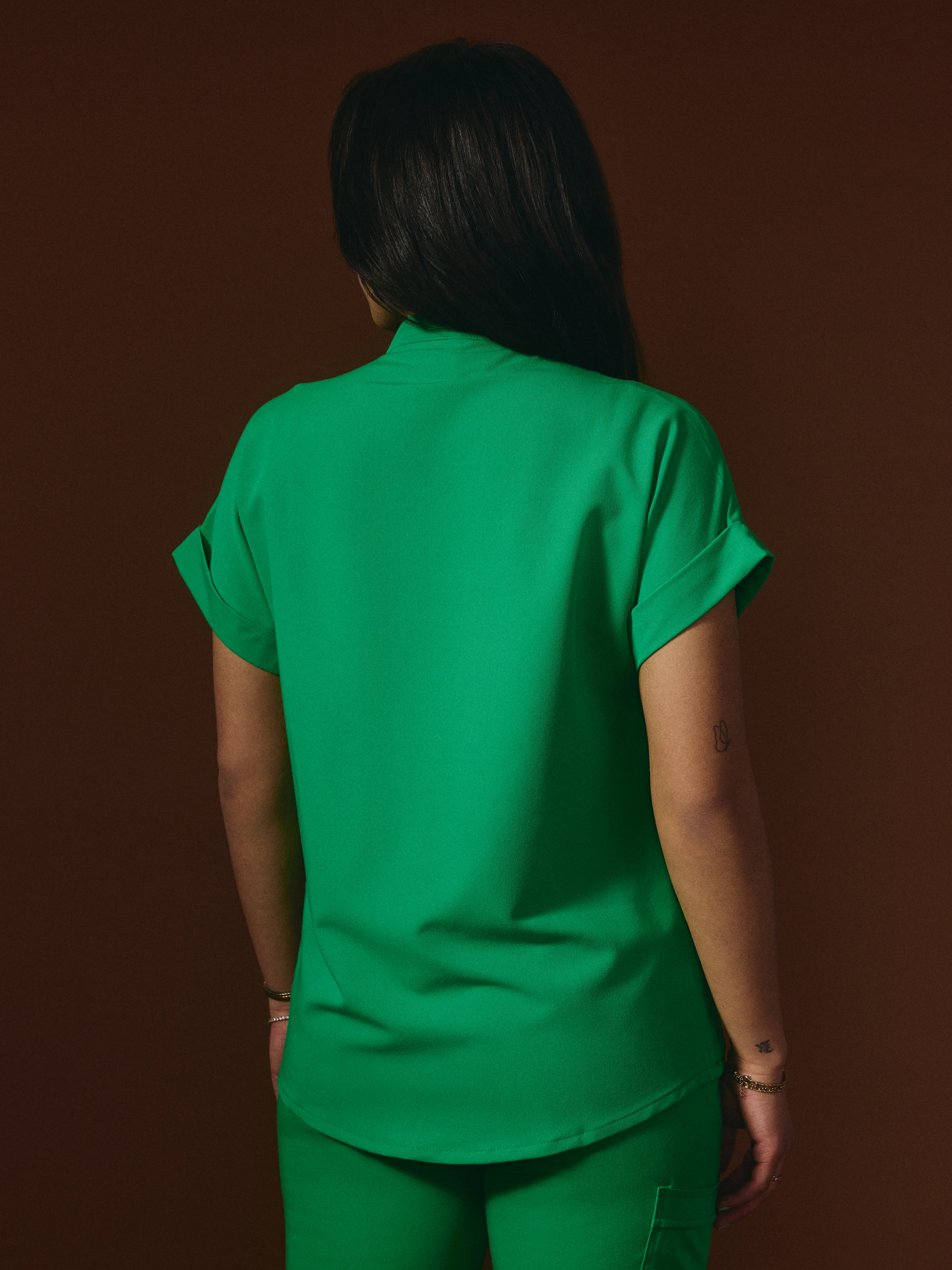 CHARLIE RE-GARDEâ„¢ - G-M x PONY GREEN - Mandarine Collar Scrub Top - SILVADURâ„¢ - Image 3