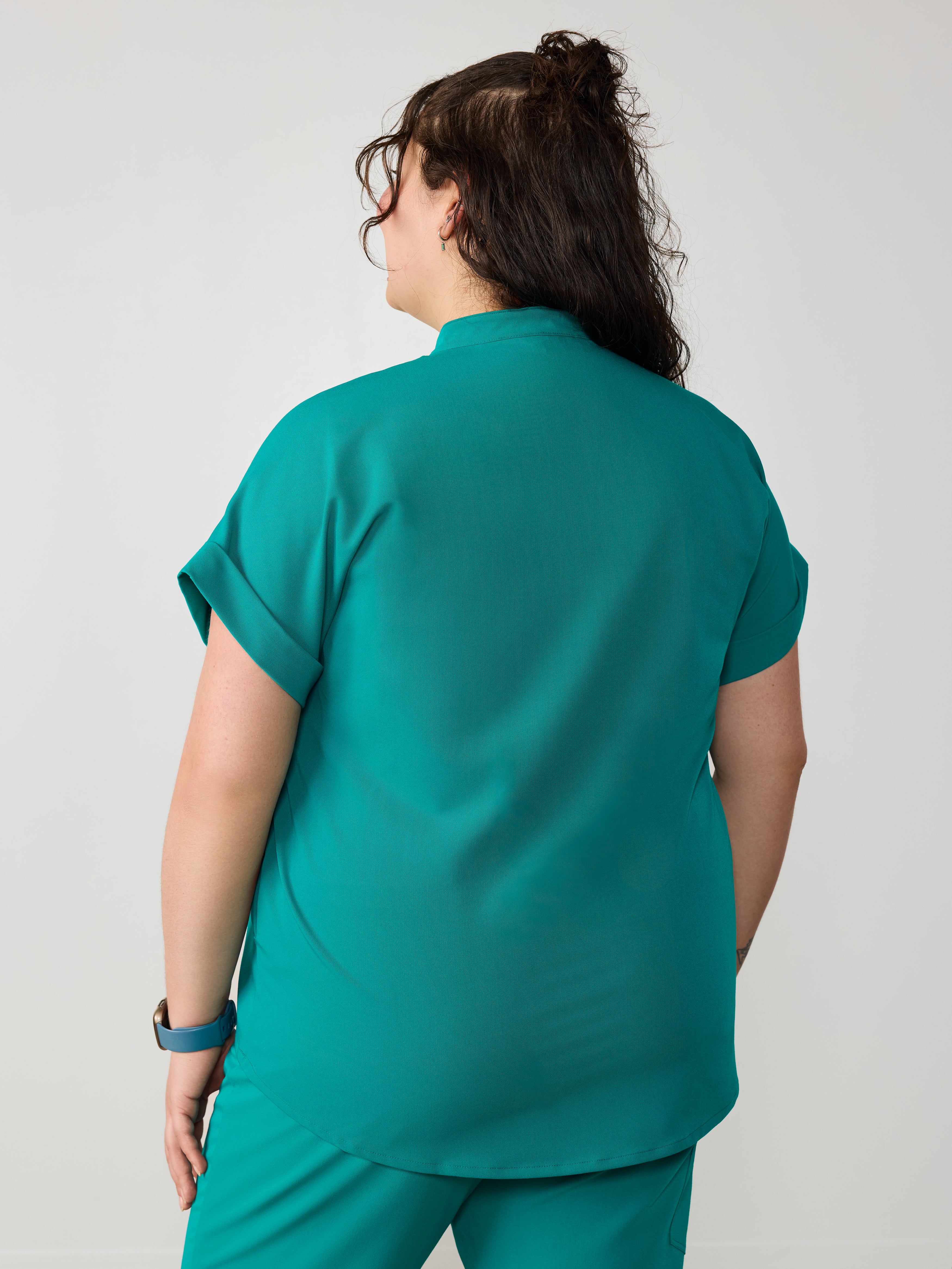 CHARLIE RE-GARDE™ - ARCTIC MINT - Mandarine Collar Scrub Top - SILVADUR™ - Image 3