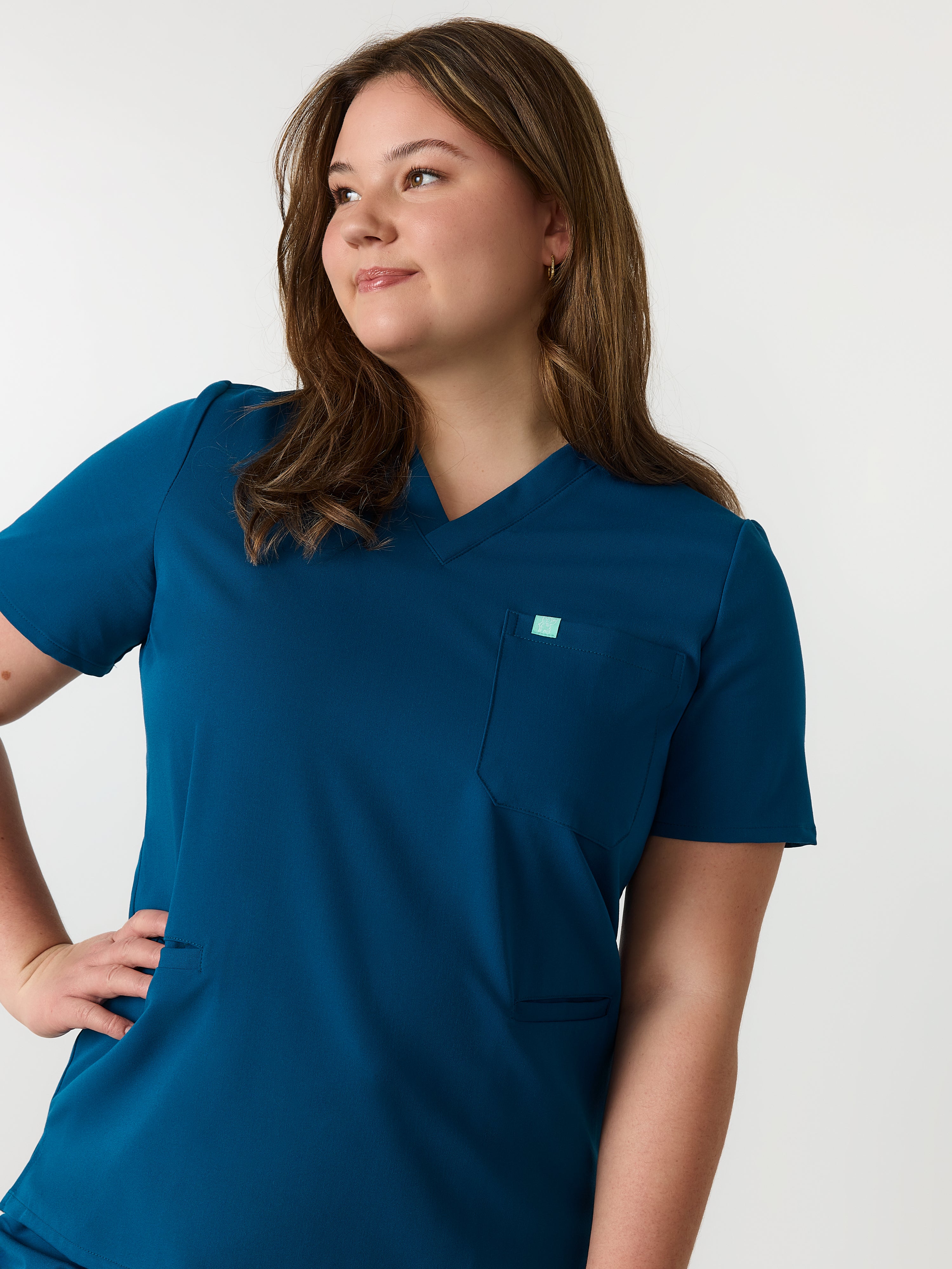 LIV RE-GARDEâ„¢ - OPAL BLUE - Three Pockets Scrub Top - SILVADURâ„¢ - Image 2
